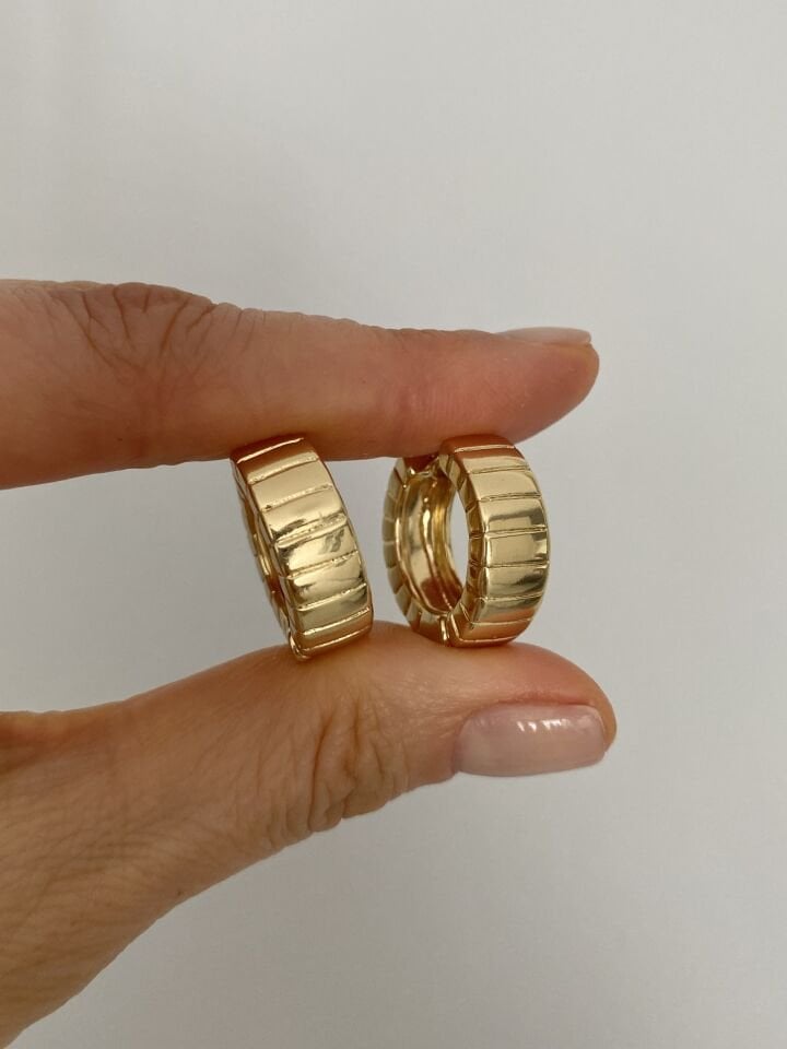 Çizgi Desenli Kalın Halka Küpe