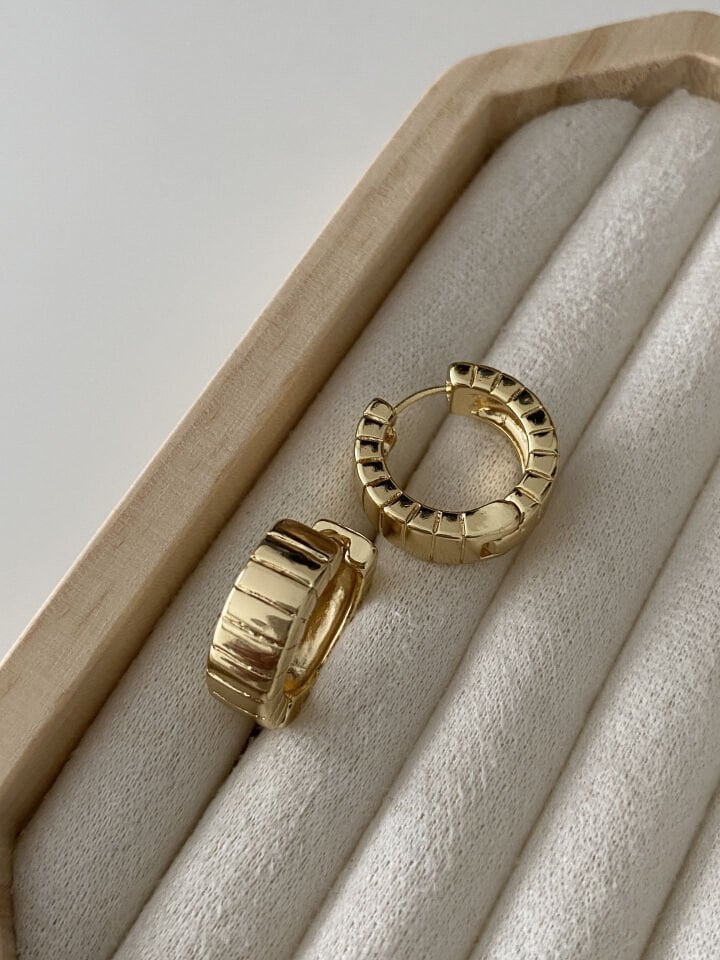 Çizgi Desenli Kalın Halka Küpe