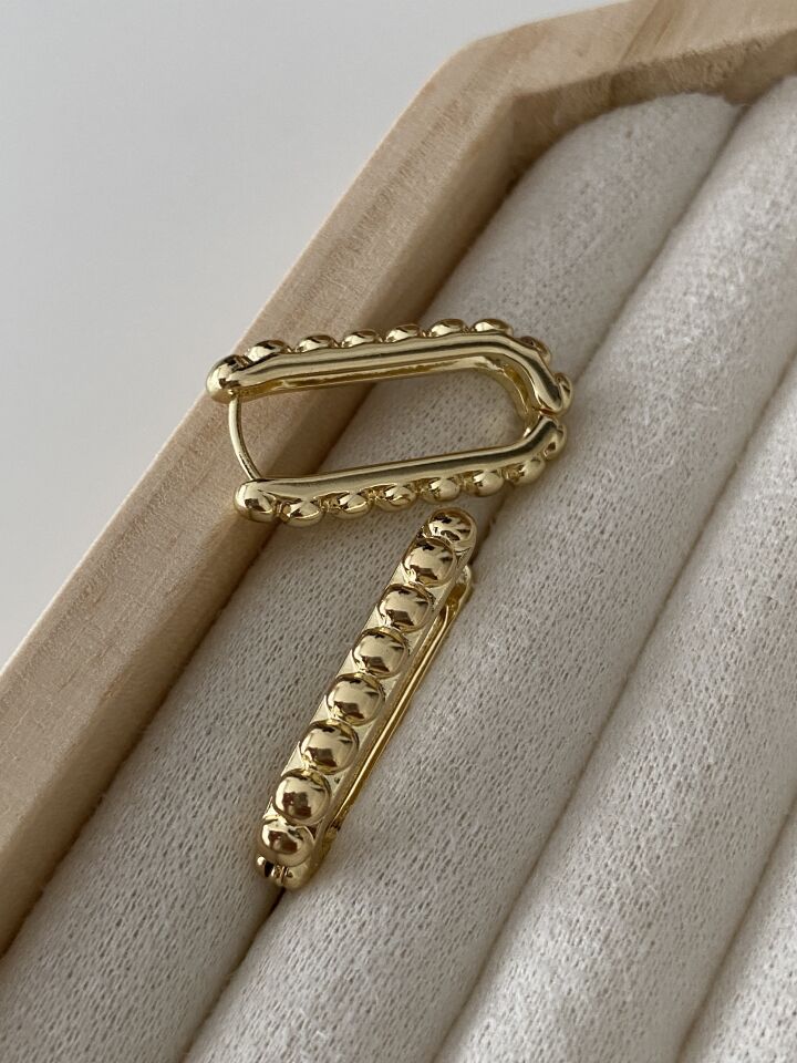 Düğme Detaylı Dikdörtgen Halka Küpe