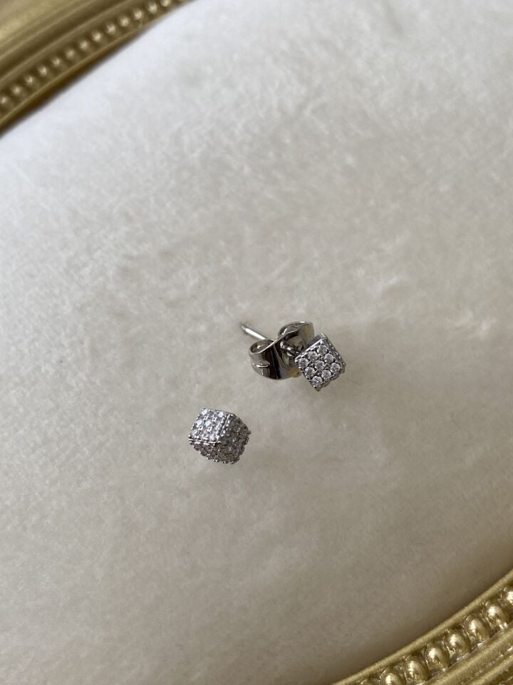 “Özel Seri” Minimal Gömme Zirkon Taşlı Kübik Küpe Silver