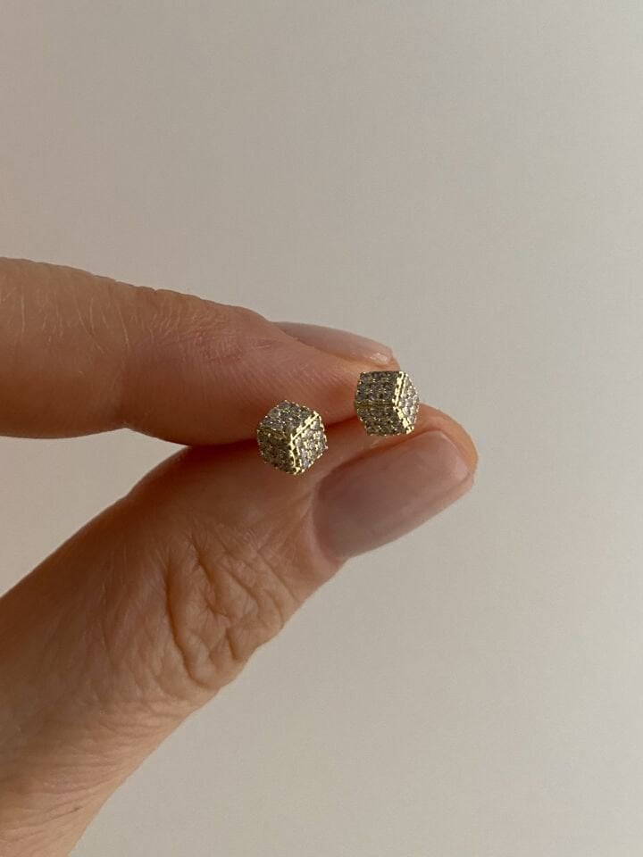 “Özel Seri” Minimal Gömme Zirkon Taşlı Kübik Küpe Gold