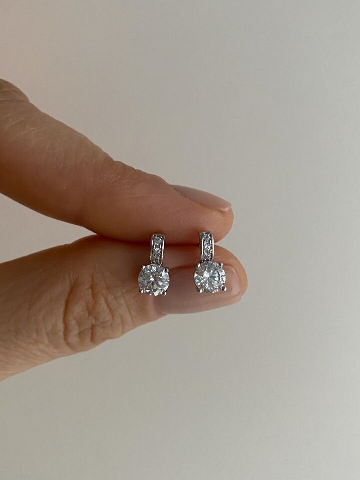 “Özel Seri” Minimal Zirkon Detaylı Tek Taş Küpe