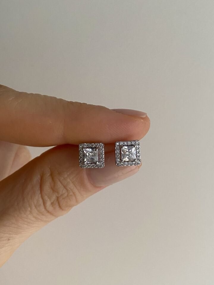 “Özel Seri” Minimal Kare Model Kristal Taş Küpe