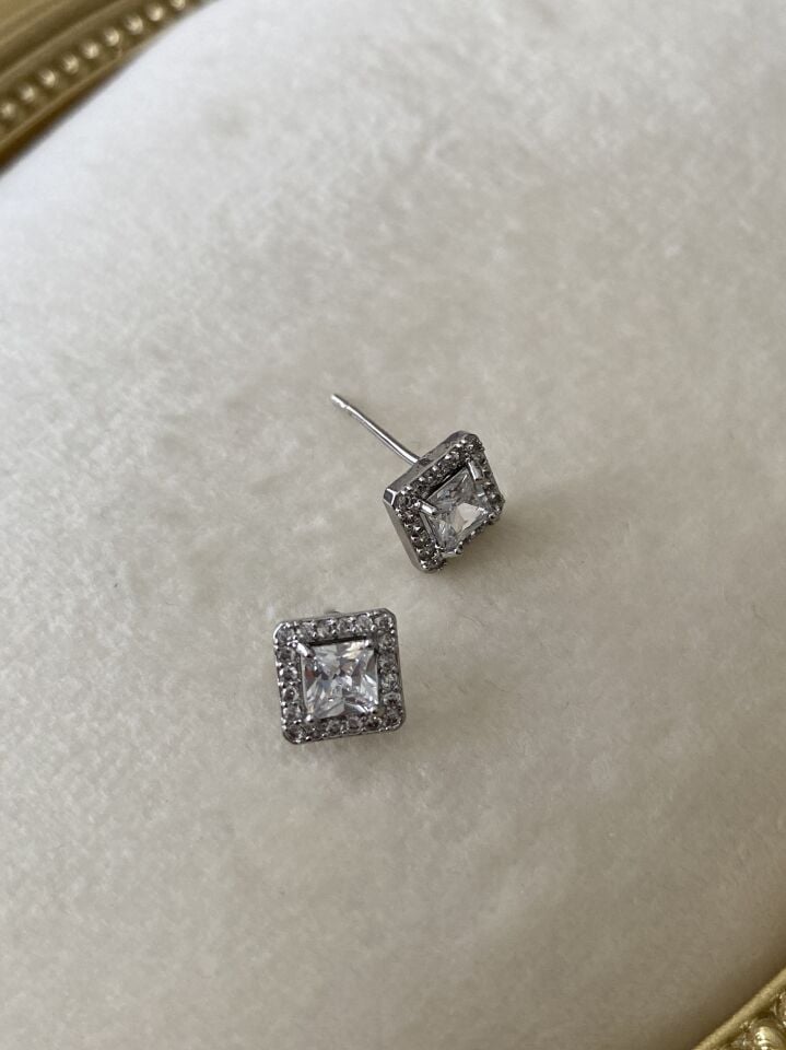 “Özel Seri” Minimal Kare Model Kristal Taş Küpe