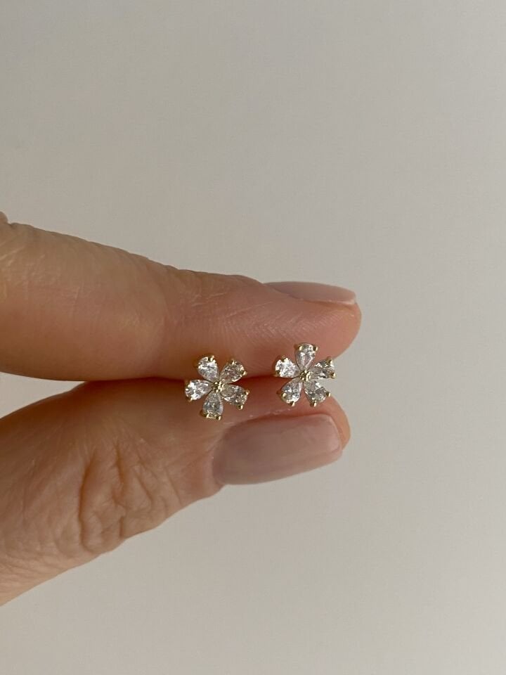 “Özel Seri” Minimal Çiçek Model Kristal Taşlı Küpe Gold