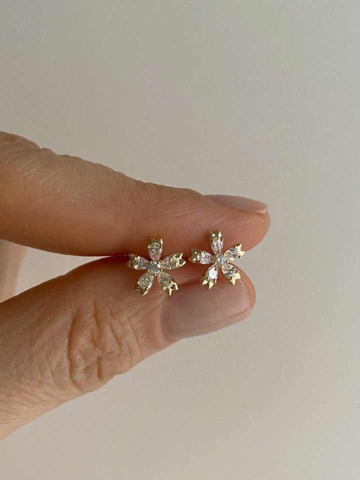 “Özel Seri” Minimal Blossom Kristal Taşlı Küpe