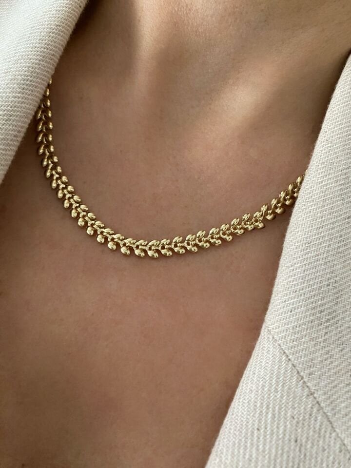 Tam Tur Yaprak Detay Kolye