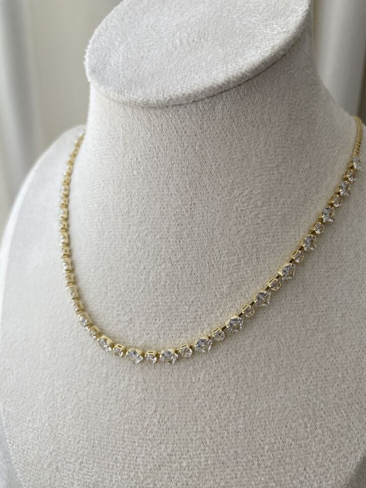 Asansörlü Sıralı Taşlı Choker Kolye